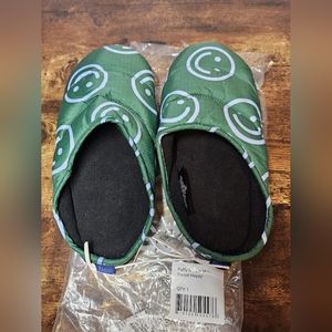 Baggu Puffy Slippers Forest Happy M/L Smiley Face Green